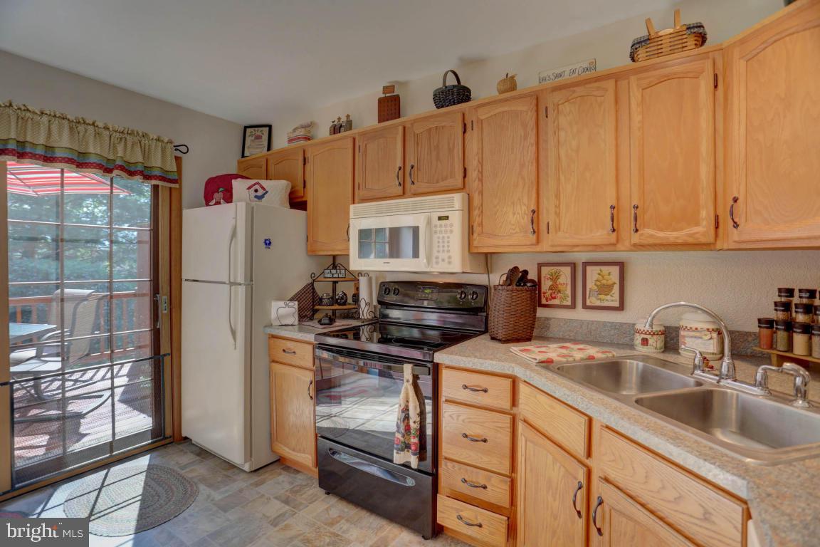 621 South Cedar Street Lititz, PA 17543 - Photo 7 of 36
