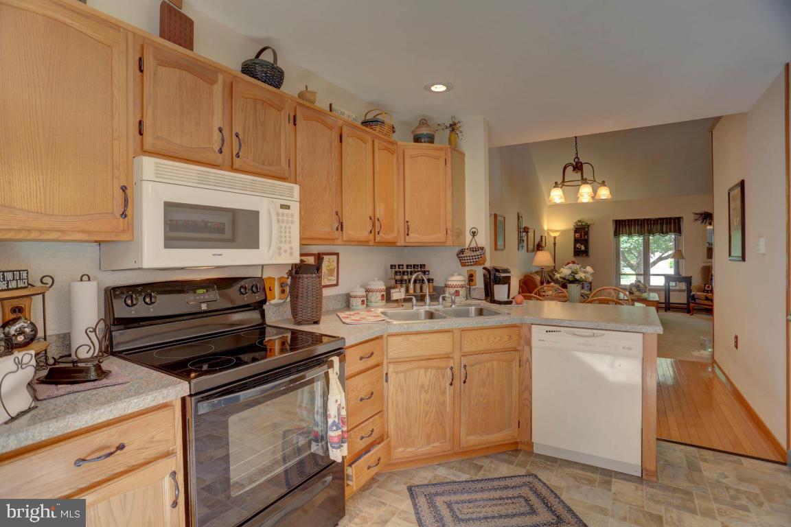 621 South Cedar Street Lititz, PA 17543 - Photo 8 of 36