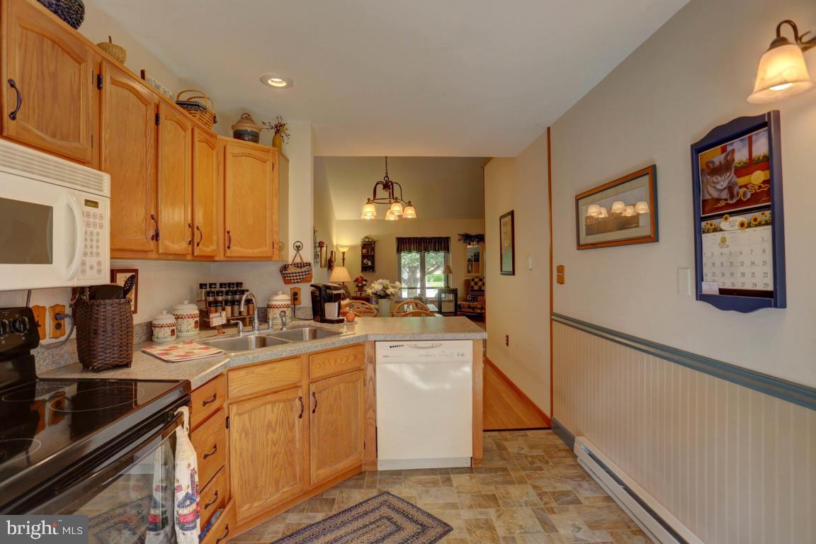 621 South Cedar Street Lititz, PA 17543 - Photo 9 of 36
