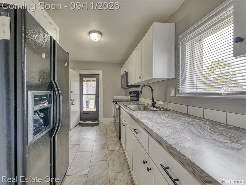 338 Goddard Road Wyandotte, MI 48192 - Photo 7 of 28 Gallery Image 7
