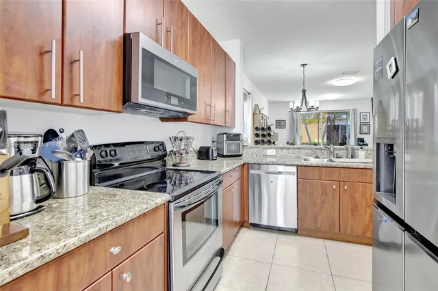 a view of a hallway with windows and entryway