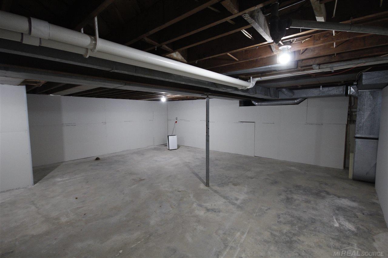 1005 North Riverside Avenue St. Clair, MI 48079 - Photo 22 of 26 31355818-21.JPG