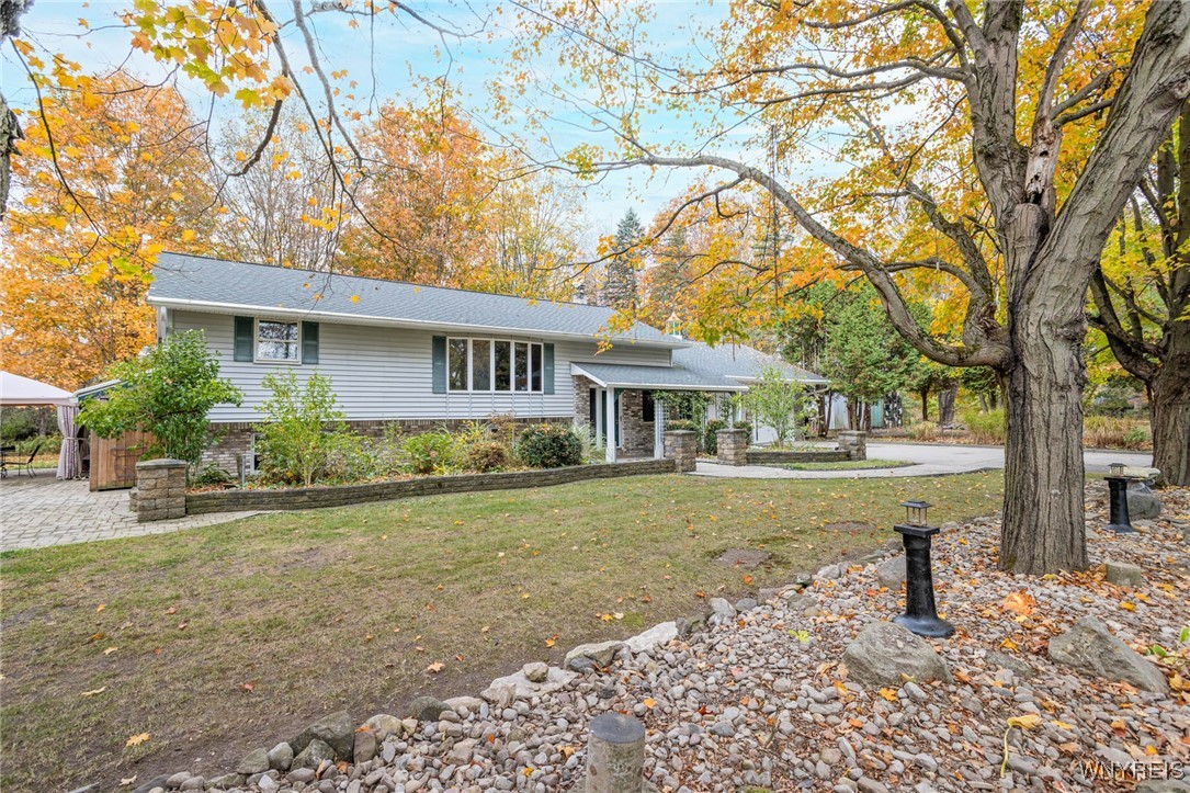 1465 Genesee Street, Pembroke