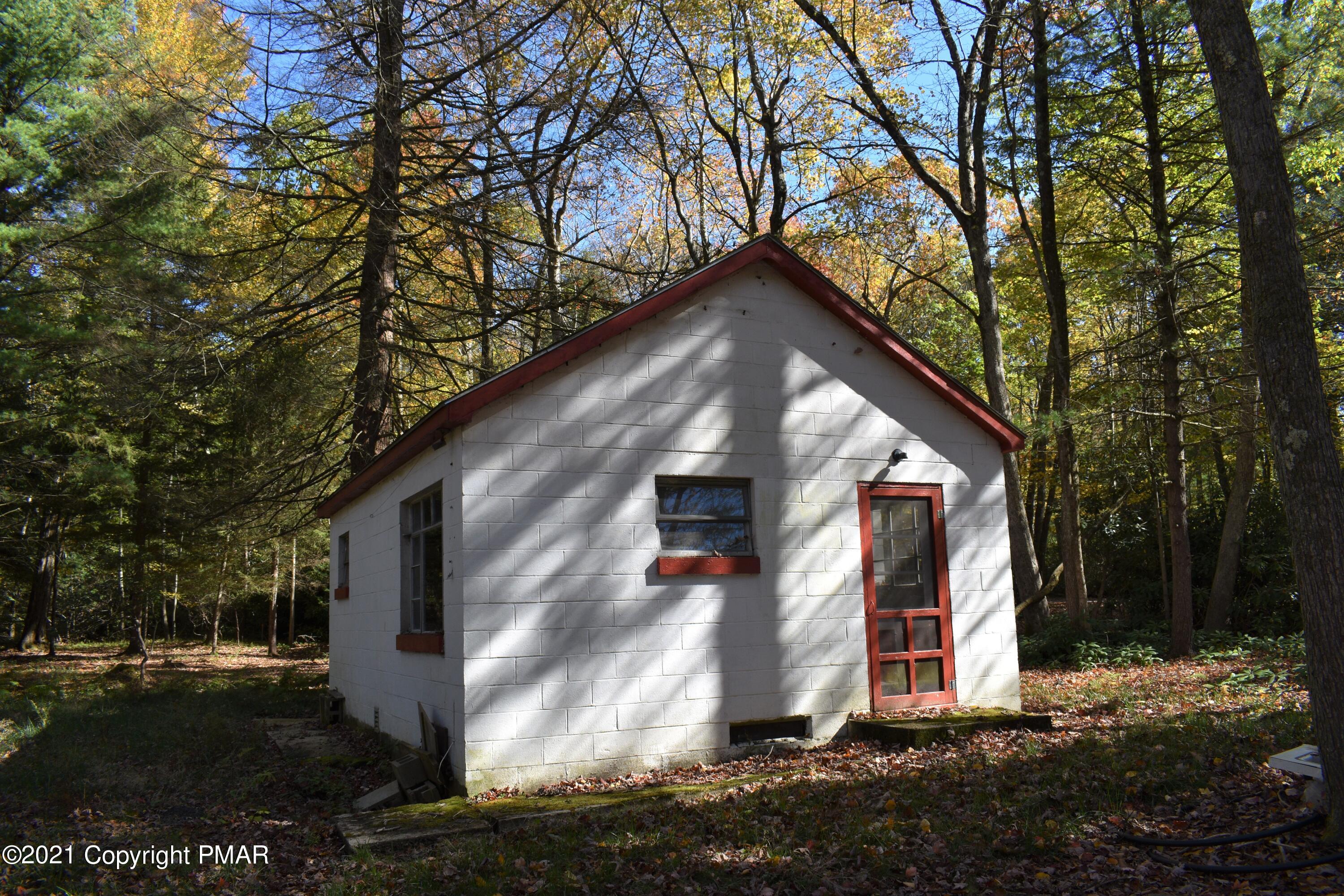 223 Smith Road Jim Thorpe, PA 18229 - Photo 3 of 14 Front of Cabin