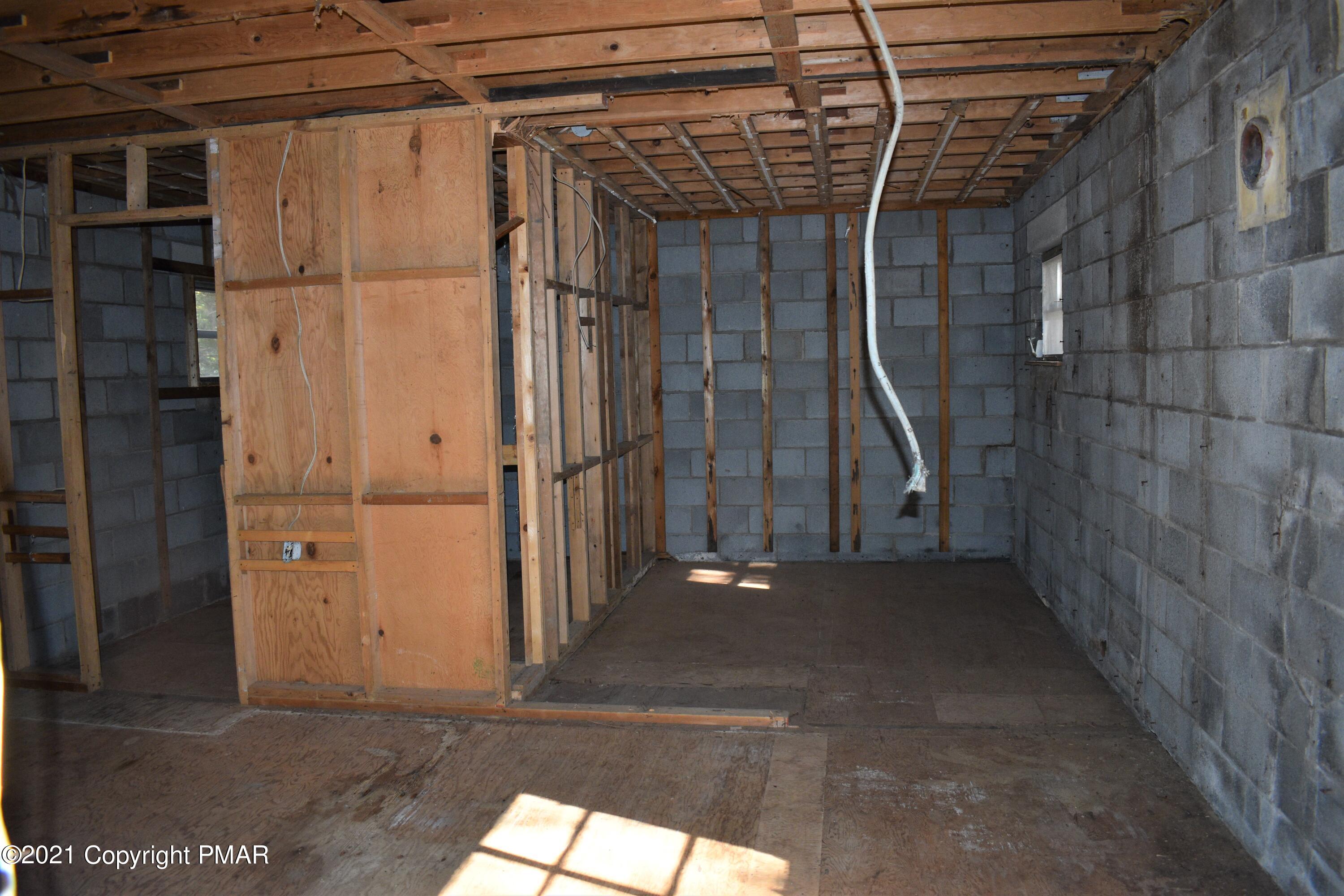 223 Smith Road Jim Thorpe, PA 18229 - Photo 6 of 14 Cabin Inside
