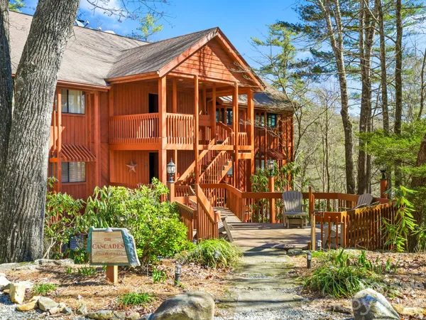 $495,000 | 221 Toxaway Falls Dr Lake, Unit 1, Lake Toxaway, NC 28747