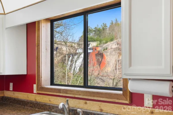 $495,000 | 221 Toxaway Falls Dr Lake, Unit 1, Lake Toxaway, NC 28747