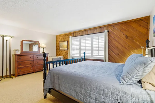 $495,000 | 221 Toxaway Falls Dr Lake, Unit 1, Lake Toxaway, NC 28747
