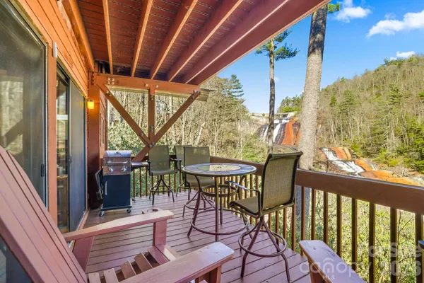 $495,000 | 221 Toxaway Falls Dr Lake, Unit 1, Lake Toxaway, NC 28747