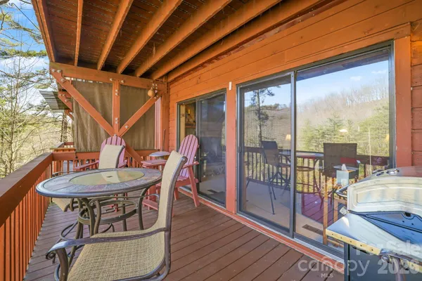 $495,000 | 221 Toxaway Falls Dr Lake, Unit 1, Lake Toxaway, NC 28747