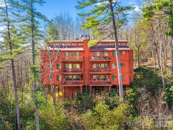 $495,000 | 221 Toxaway Falls Dr Lake, Unit 1, Lake Toxaway, NC 28747