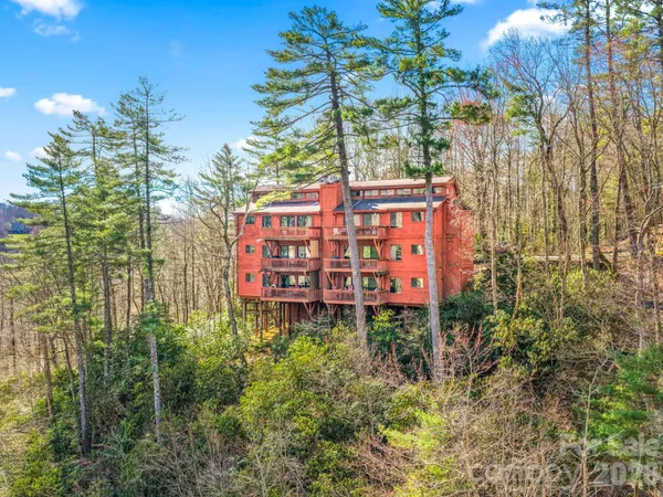$495,000 | 221 Toxaway Falls Dr Lake, Unit 1, Lake Toxaway, NC 28747
