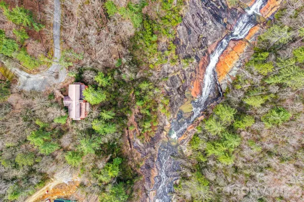 $495,000 | 221 Toxaway Falls Dr Lake, Unit 1, Lake Toxaway, NC 28747
