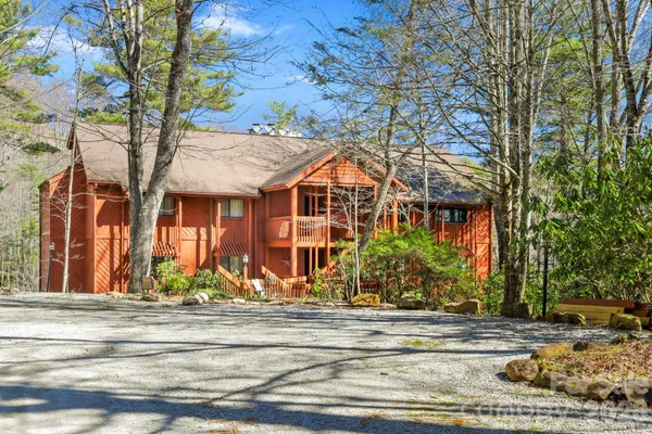 $495,000 | 221 Toxaway Falls Dr Lake, Unit 1, Lake Toxaway, NC 28747