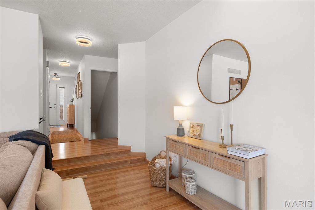 2042 Kentmore Lane Chesterfield, MO 63017 - Photo 11 of 38