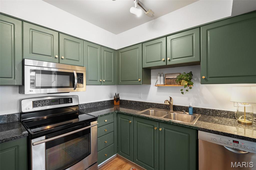 2042 Kentmore Lane Chesterfield, MO 63017 - Photo 15 of 38