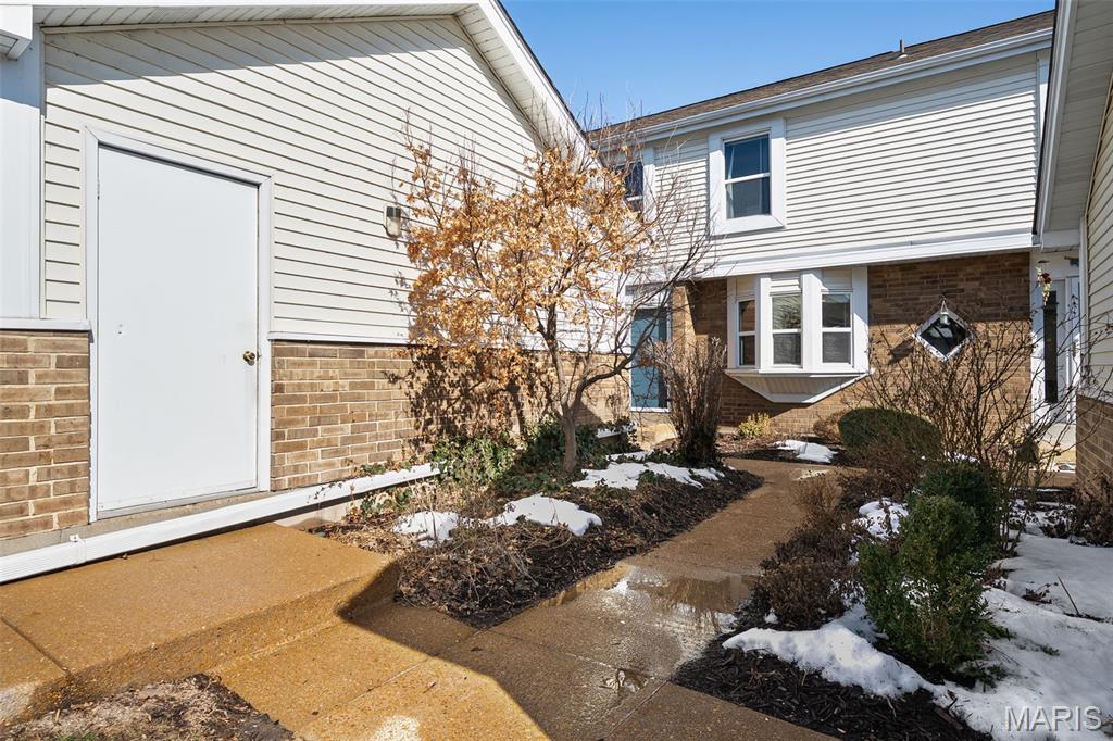 2042 Kentmore Lane Chesterfield, MO 63017 - Photo 2 of 38