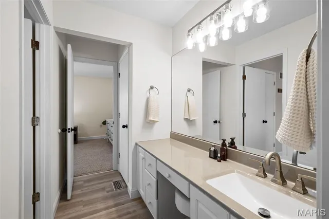 $265,000 | 2042 Kentmore Lane, Chesterfield, MO 63017