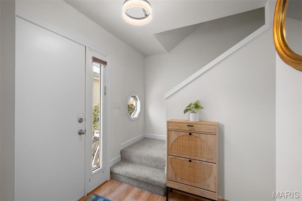 2042 Kentmore Lane Chesterfield, MO 63017 - Photo 3 of 38