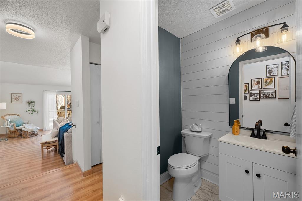 2042 Kentmore Lane Chesterfield, MO 63017 - Photo 5 of 38