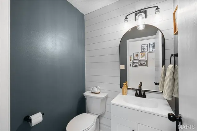 $265,000 | 2042 Kentmore Lane, Chesterfield, MO 63017