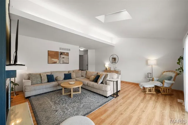 $265,000 | 2042 Kentmore Lane, Chesterfield, MO 63017