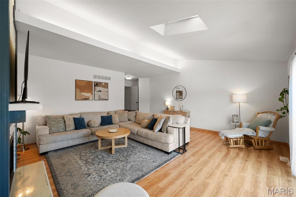 2042 Kentmore Lane Chesterfield, MO 63017 - Photo 9 of 38