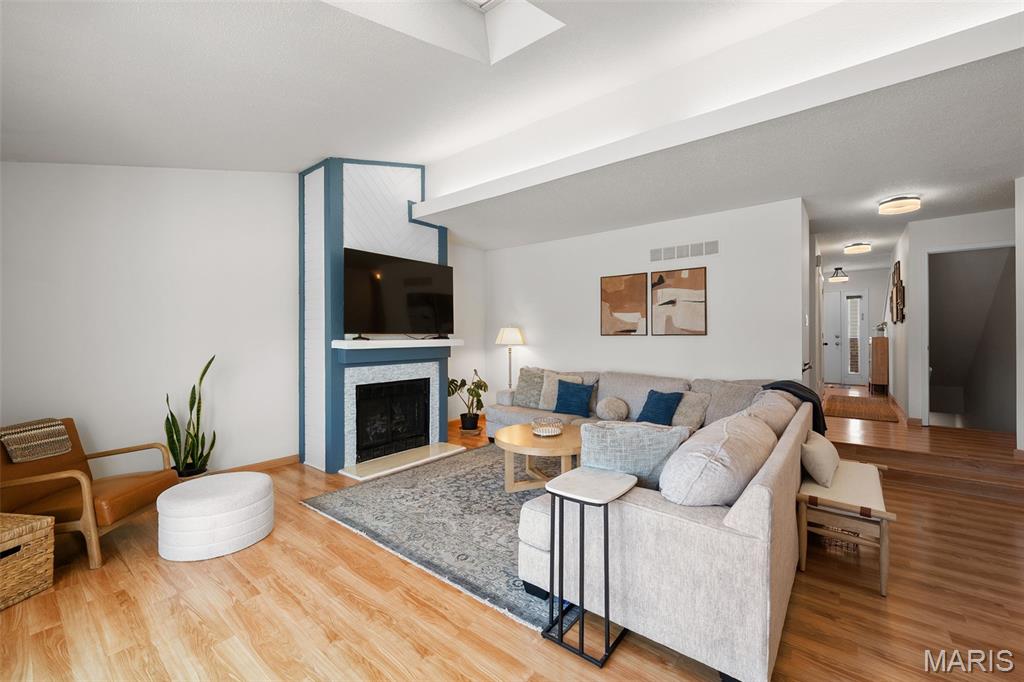 2042 Kentmore Lane Chesterfield, MO 63017 - Photo 10 of 38