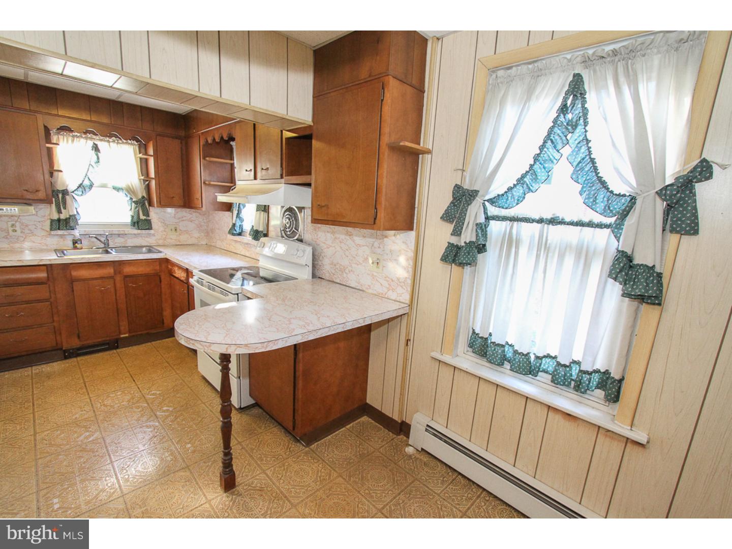 153 South Roland Street Pottstown, PA 19464 - Photo 3 of 25 Gallery Image 3