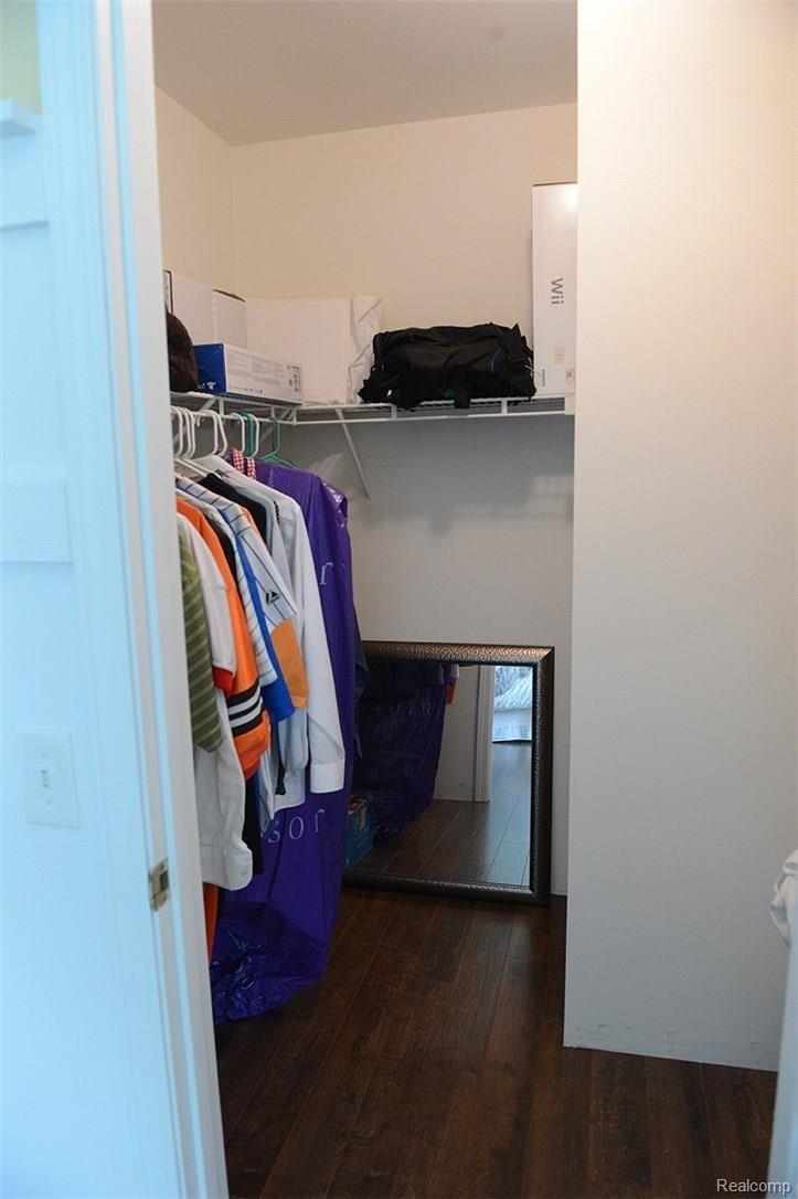 2800 Porter Road White Lake, MI 48383 - Photo 27 of 40 Master bedroom walk in closet