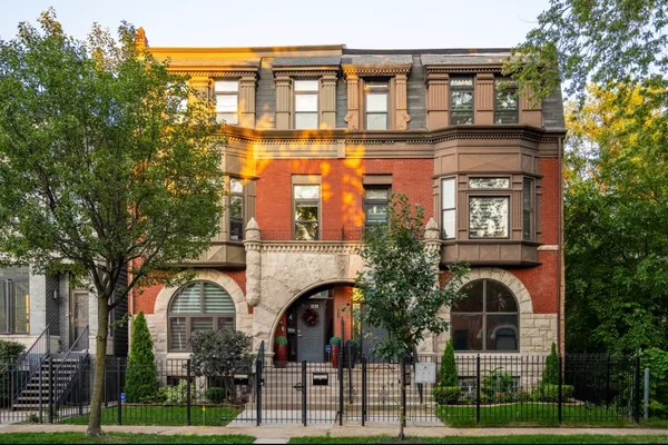 $549,900 | 4311 South Berkeley Avenue, Unit 1, Chicago, IL 60653