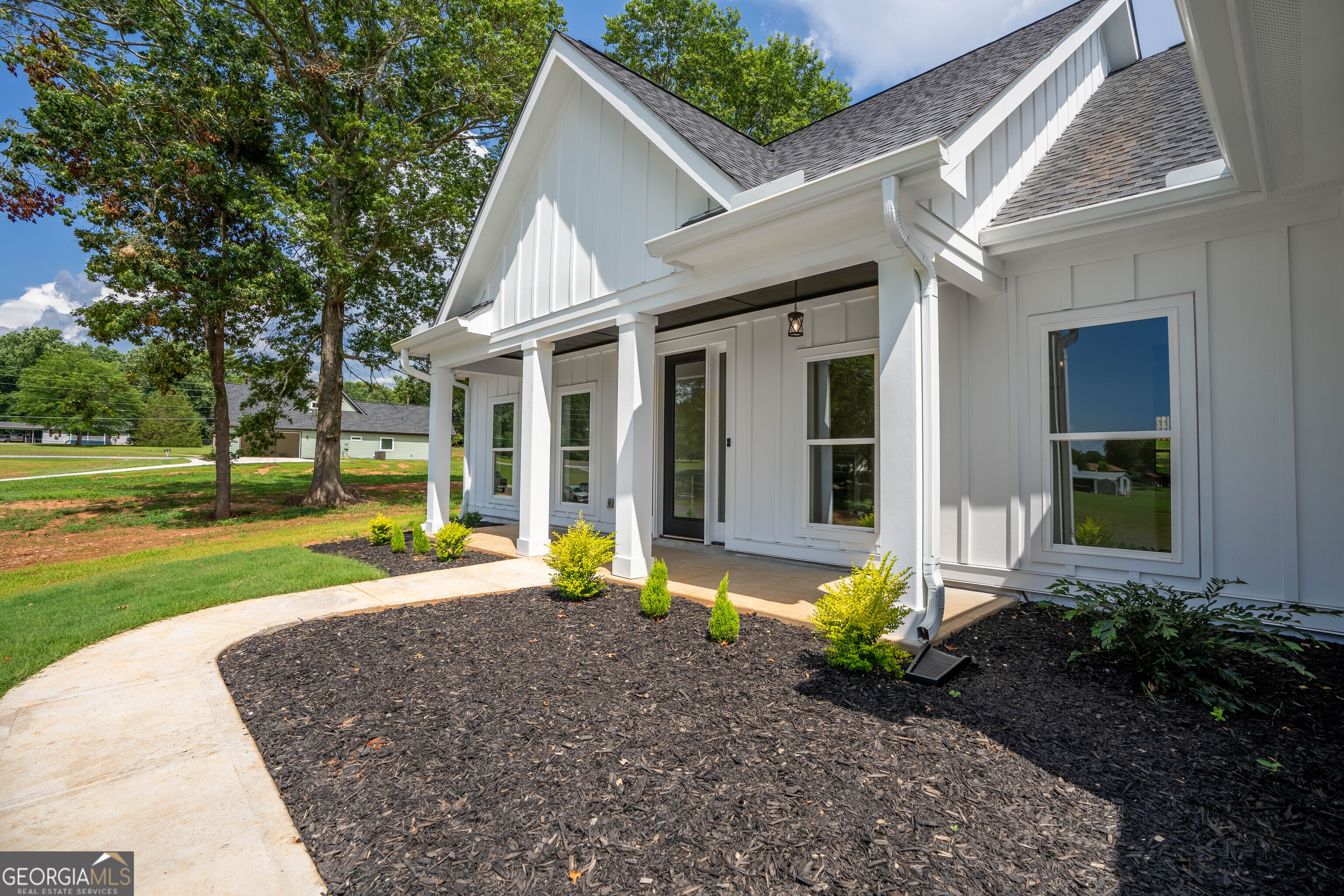 135 Oak Terrace Drive Clarkesville, GA 30523 - Photo 2 of 53