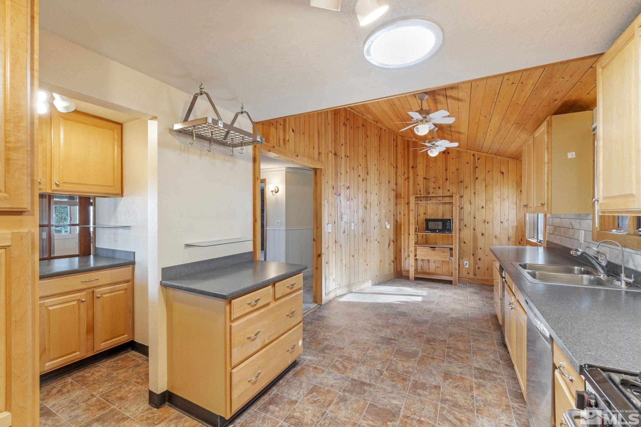 4885 Sinelio Drive Reno, NV 89502 - Photo 9 of 40 Photo 9