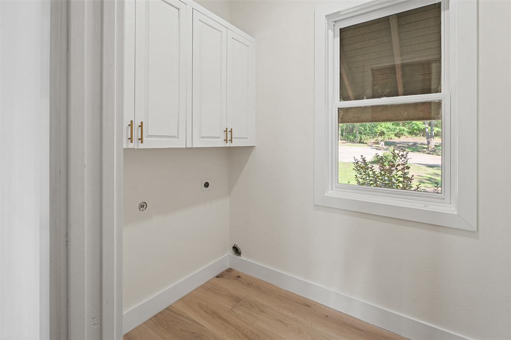 14354 Ridge Lane Malakoff, TX 75148 - Photo 29 of 40 a view of an empty room with a window