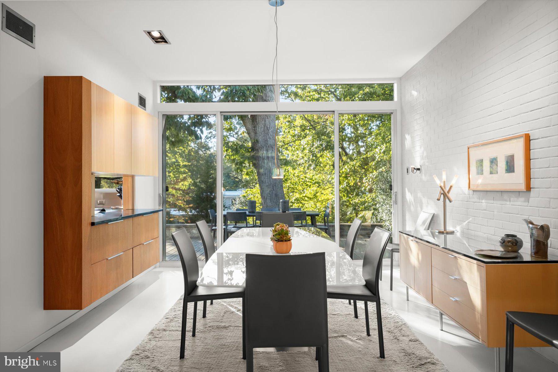 2533 North Ridgeview Road Arlington, VA 22207 - Photo 23 of 93 Two sliding doors open to front patio