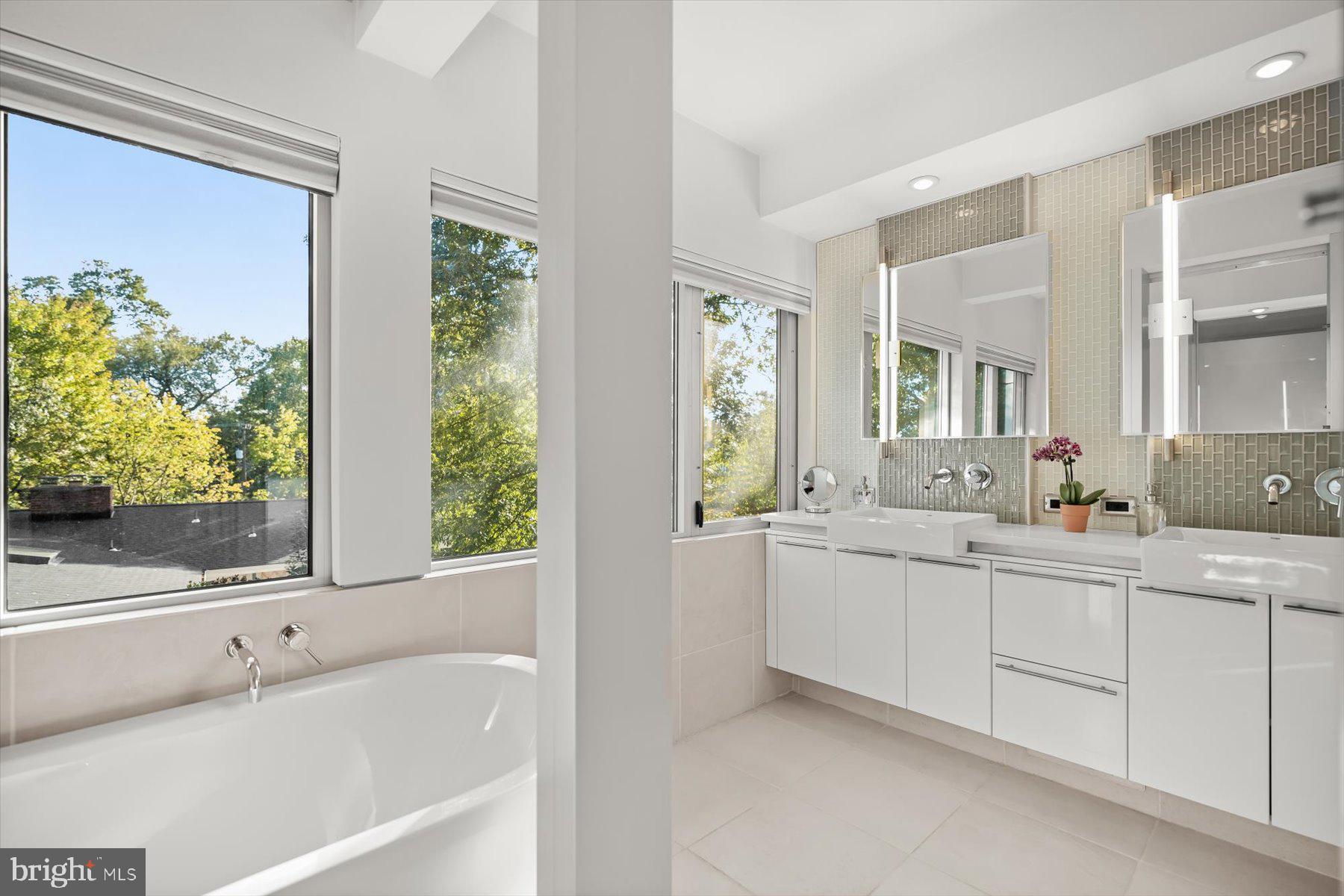 2533 North Ridgeview Road Arlington, VA 22207 - Photo 37 of 93 Large windows let in natural light