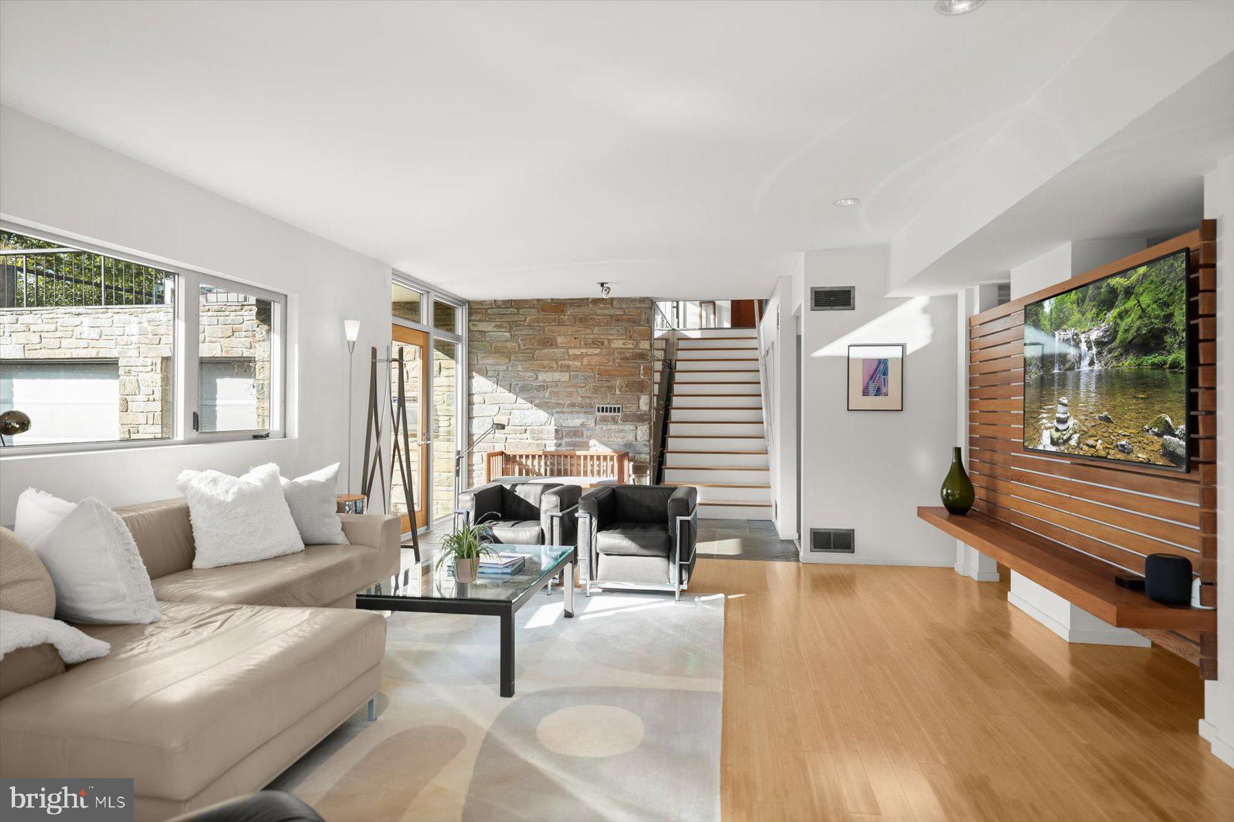 2533 North Ridgeview Road Arlington, VA 22207 - Photo 50 of 93 Family room