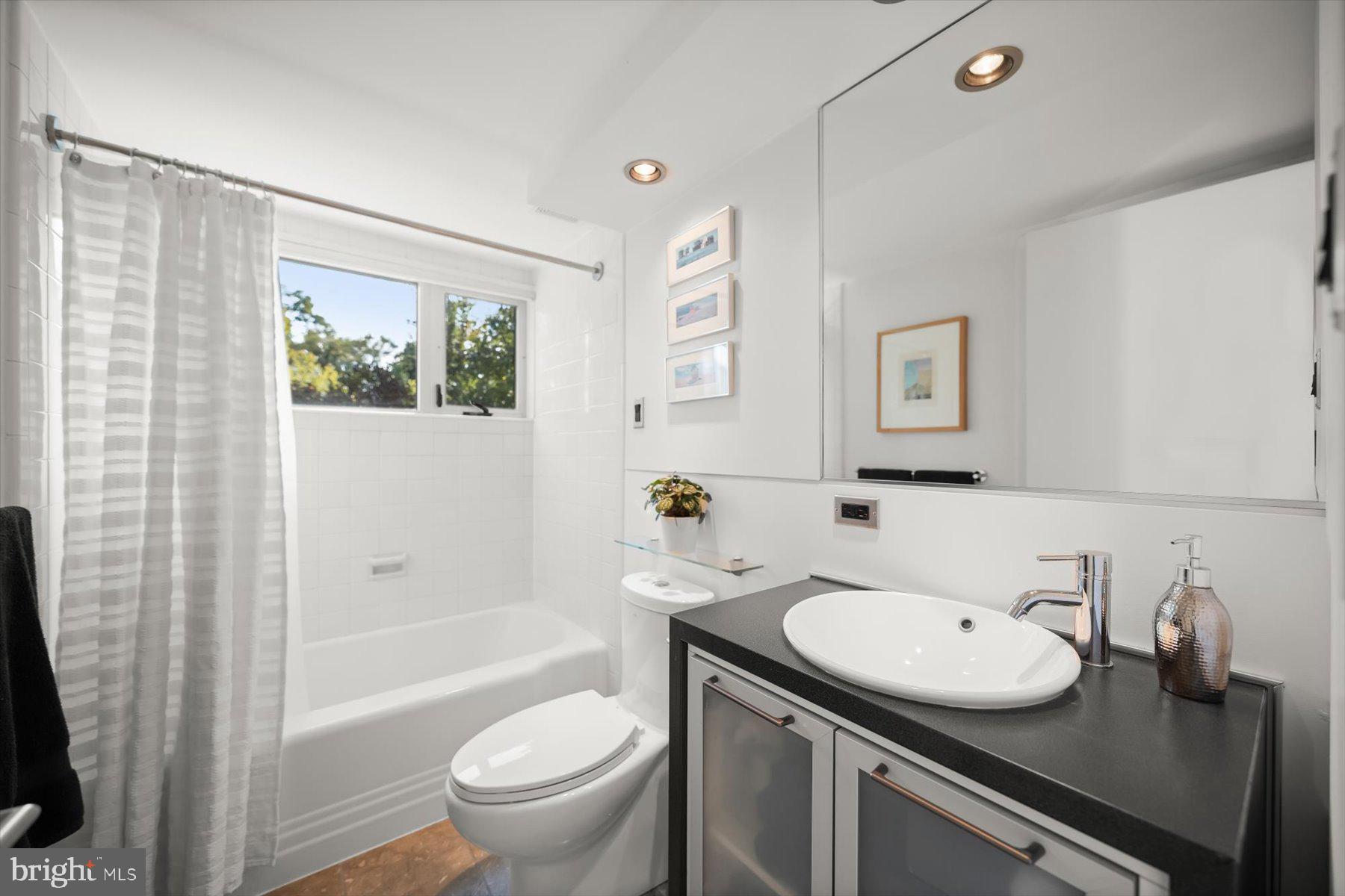 2533 North Ridgeview Road Arlington, VA 22207 - Photo 59 of 93 Hall bath (4th full bathroom)