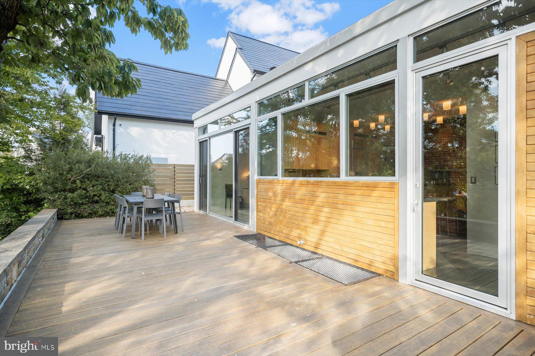 2533 North Ridgeview Road Arlington, VA 22207 - Photo 6 of 93 Front patio dining area off kitchen door