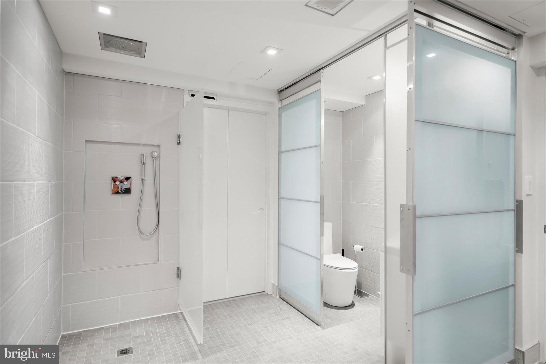 2533 North Ridgeview Road Arlington, VA 22207 - Photo 64 of 93 5th bathroom attached to workout room