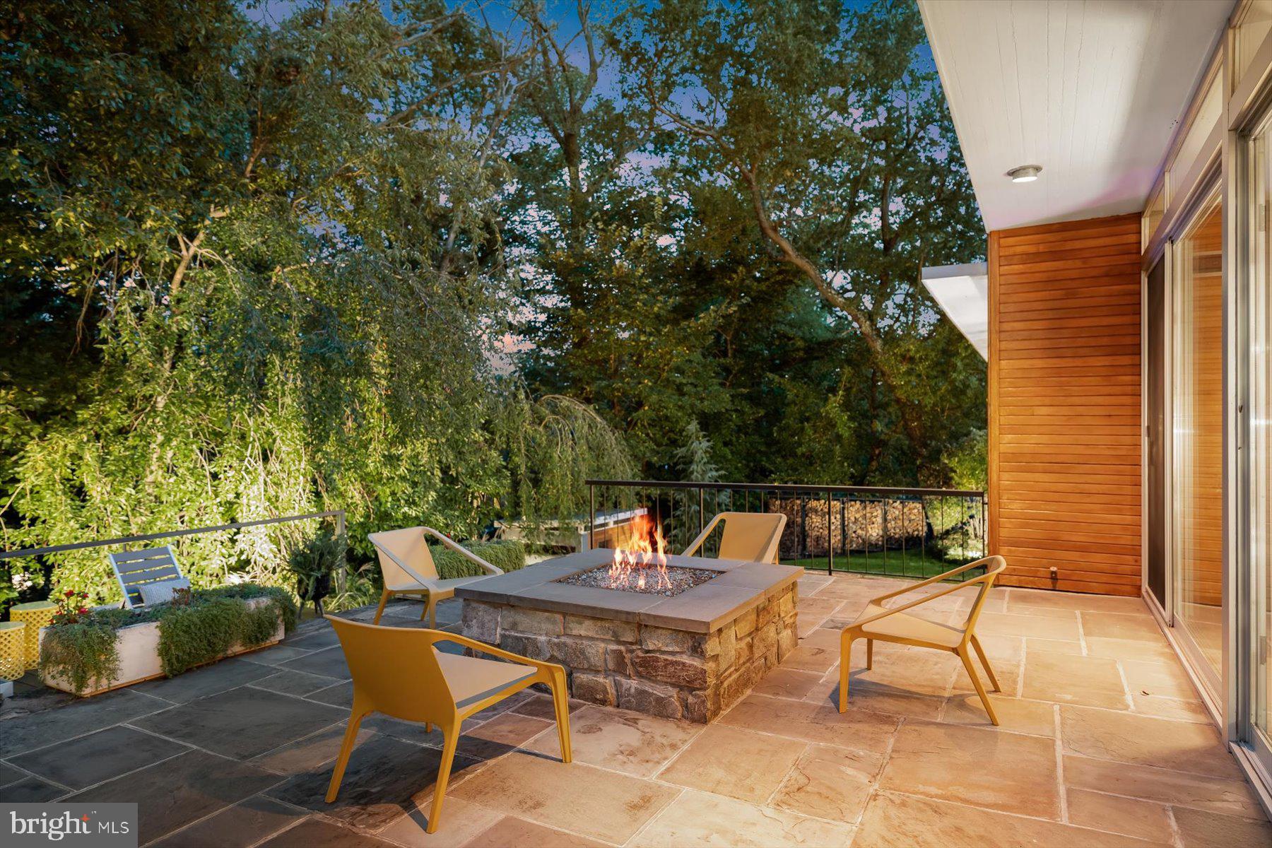 2533 North Ridgeview Road Arlington, VA 22207 - Photo 69 of 93 Private and ready for entertaining