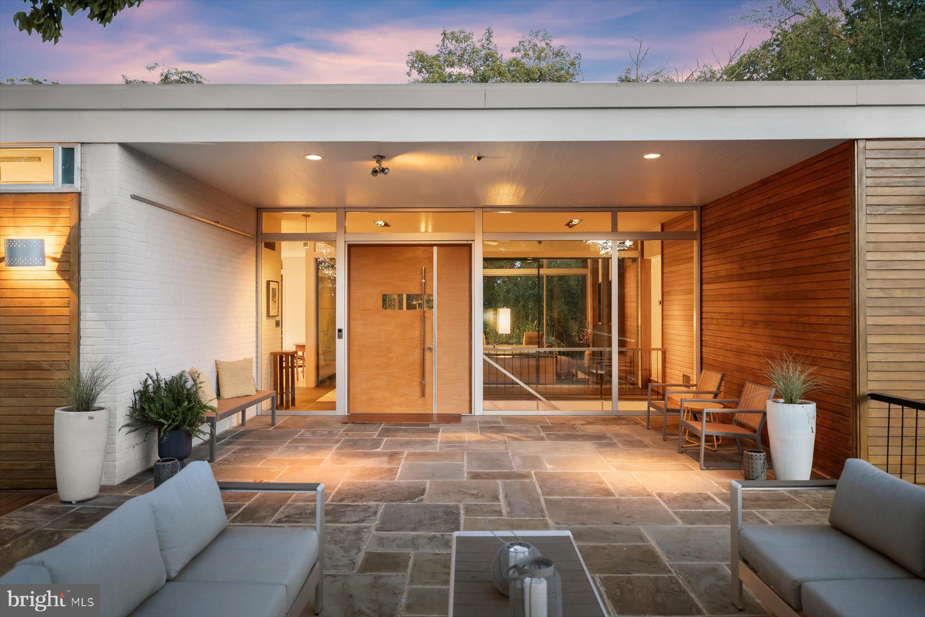 2533 North Ridgeview Road Arlington, VA 22207 - Photo 7 of 93 Covered front patio