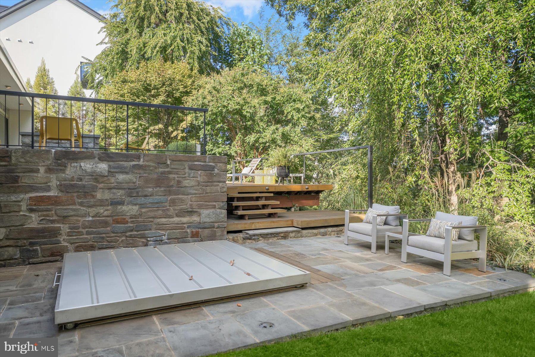 2533 North Ridgeview Road Arlington, VA 22207 - Photo 75 of 93 Cover is easy to open and close