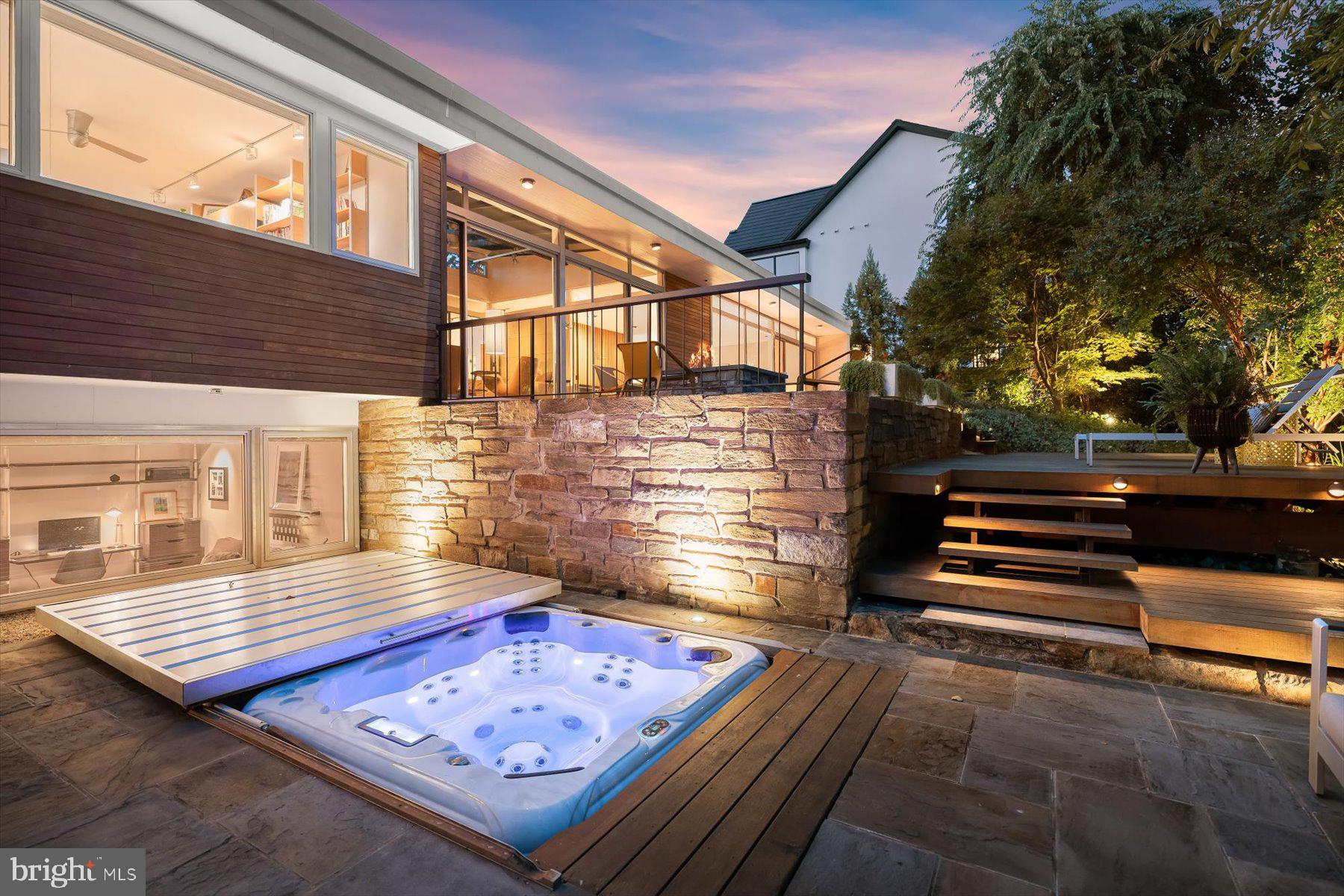 2533 North Ridgeview Road Arlington, VA 22207 - Photo 76 of 93 Enjoy evening relaxing here.