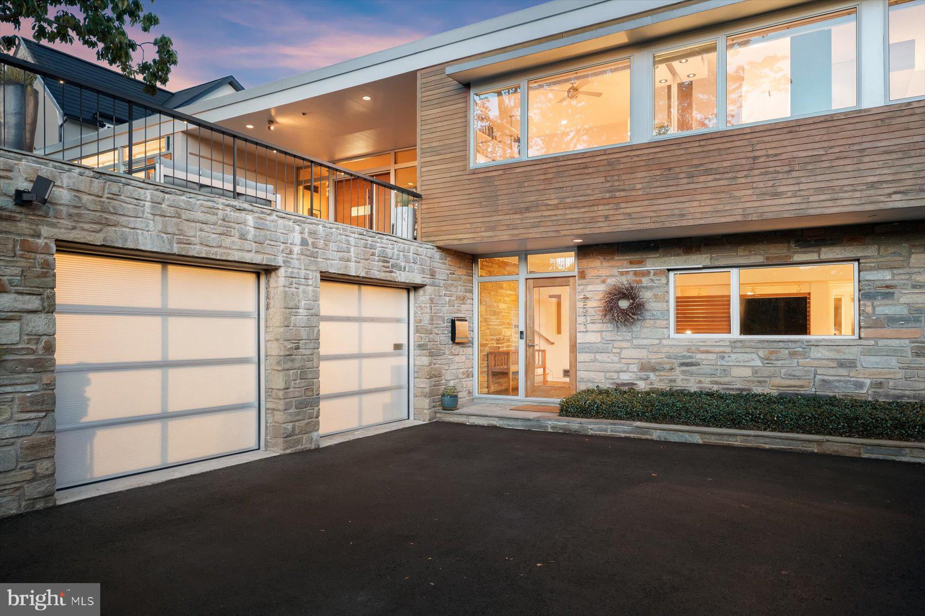 2533 North Ridgeview Road Arlington, VA 22207 - Photo 87 of 93 Stunning view at night time.