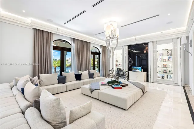 $29,995,000 | 498 N Parkway, Golden Beach, FL 33160