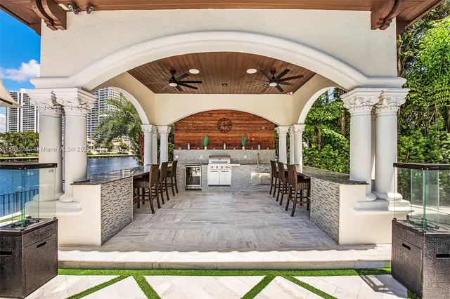 $29,995,000 | 498 N Parkway, Golden Beach, FL 33160