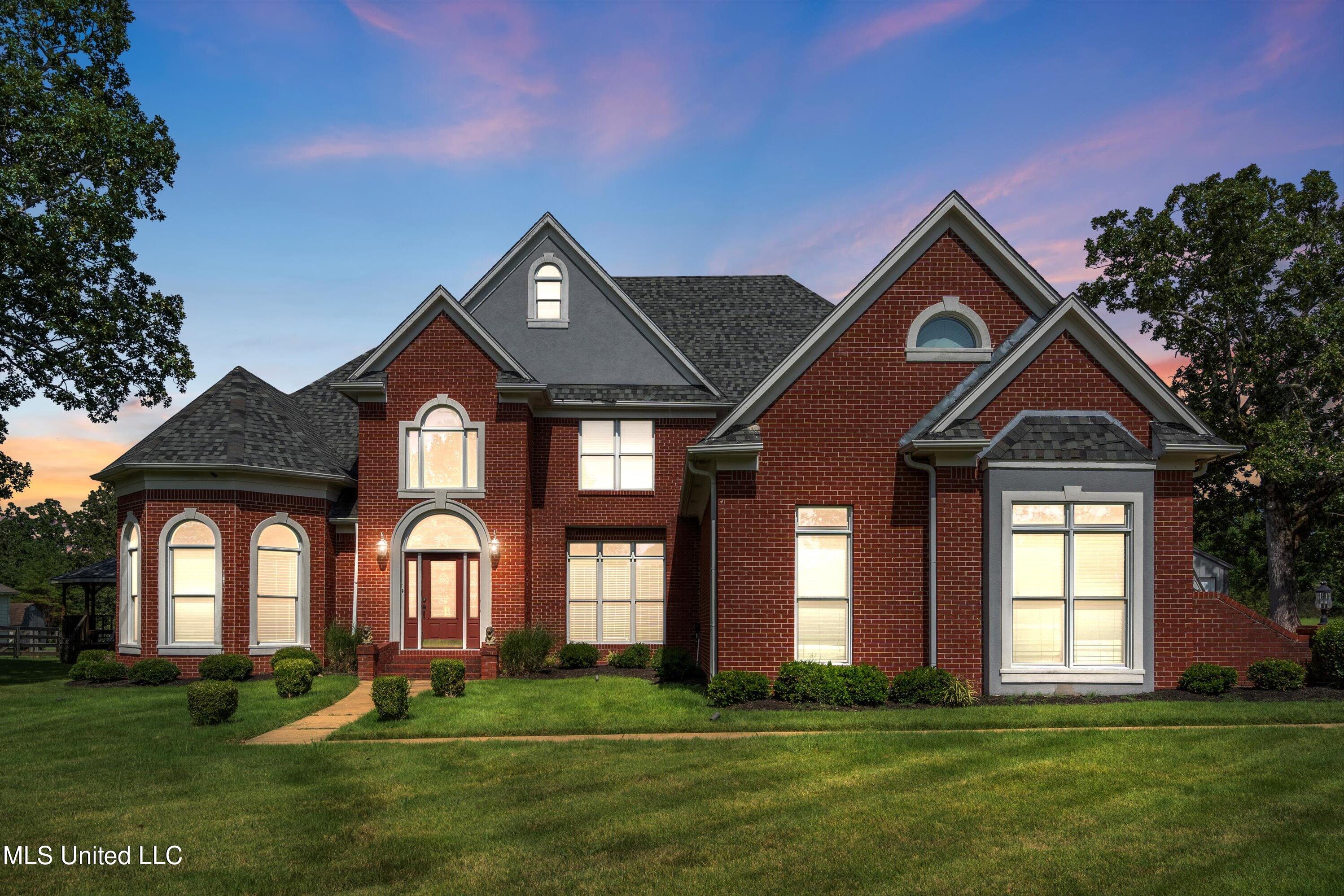 42 Tara Road Holly Springs, MS 38635 - Photo 2 of 47 02-Twilight
