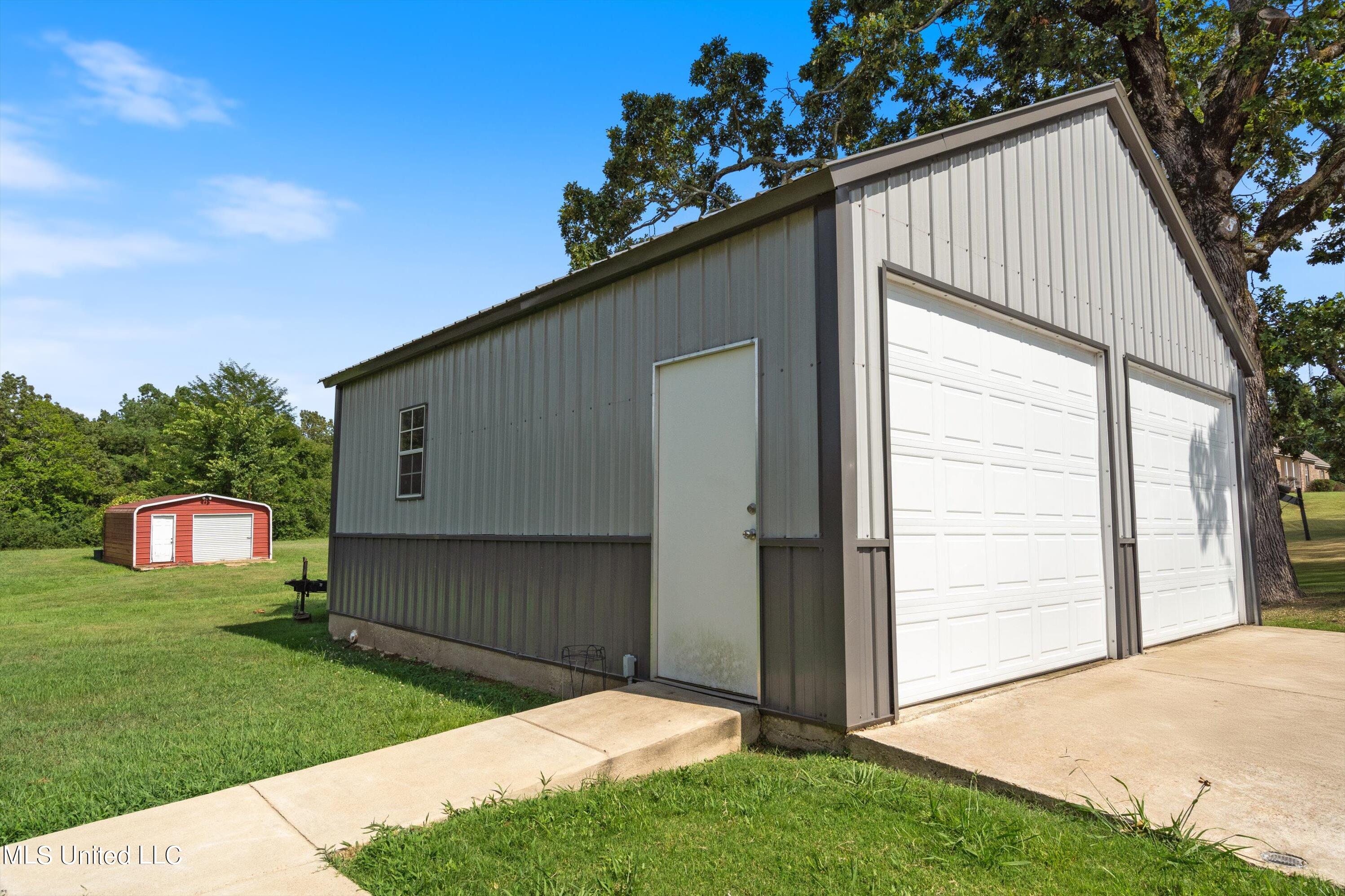 42 Tara Road Holly Springs, MS 38635 - Photo 35 of 47 35-Shop