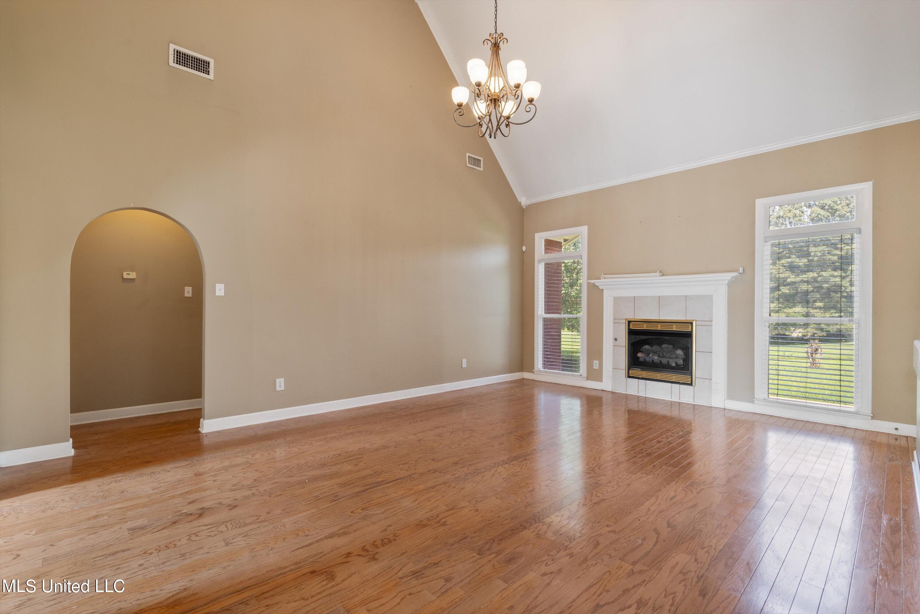 42 Tara Road Holly Springs, MS 38635 - Photo 8 of 47 08-Living Room